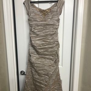 Beautiful full-length formal gown—EUC, worn once!